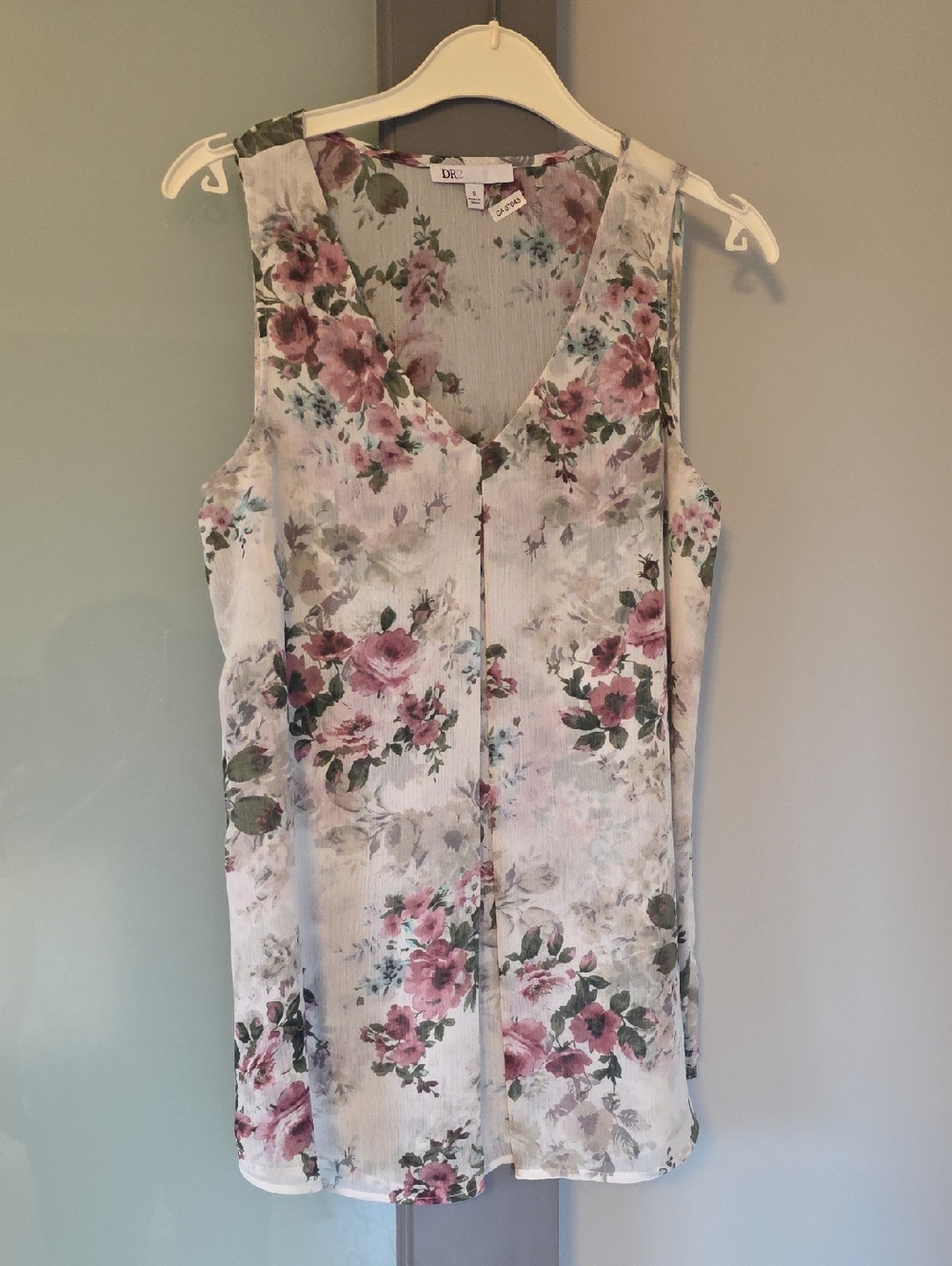 DR2 Sleeveless Floral Sheer Blouse